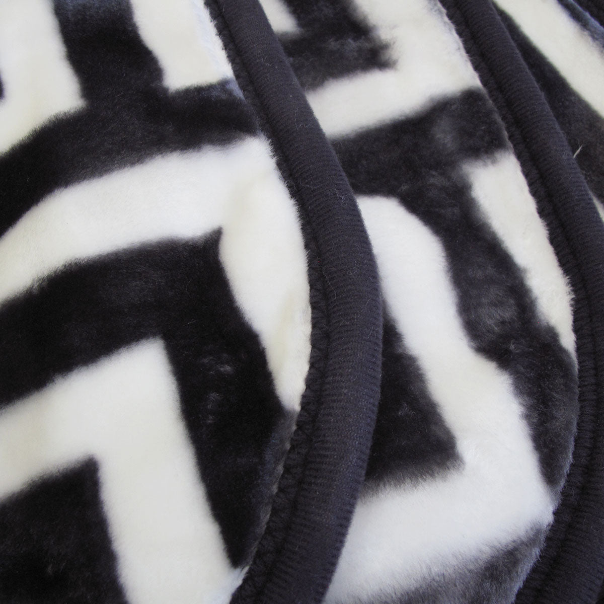 Bloomington 800GSM Greek Key Charcoal Winter Premium Quality 1 Ply Mink Blanket Double V442-IDC-BLANKET-800GSMGREEKKEY-CHARCOAL-DS