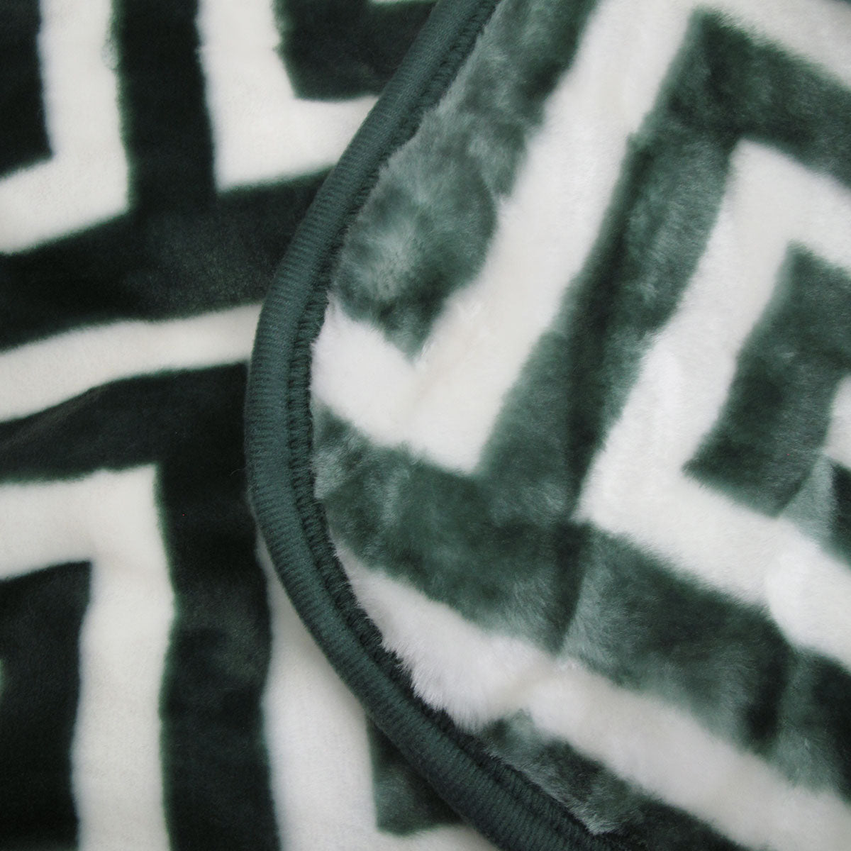 Bloomington 800GSM Greek Key Green Winter Premium Quality 1 Ply Mink Blanket King V442-IDC-BLANKET-800GSMGREEKKEY-GREEN-KI