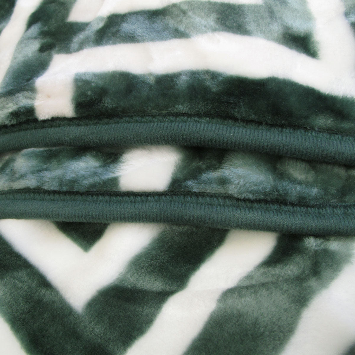 Bloomington 800GSM Greek Key Green Winter Premium Quality 1 Ply Mink Blanket Queen V442-IDC-BLANKET-800GSMGREEKKEY-GREEN-QS