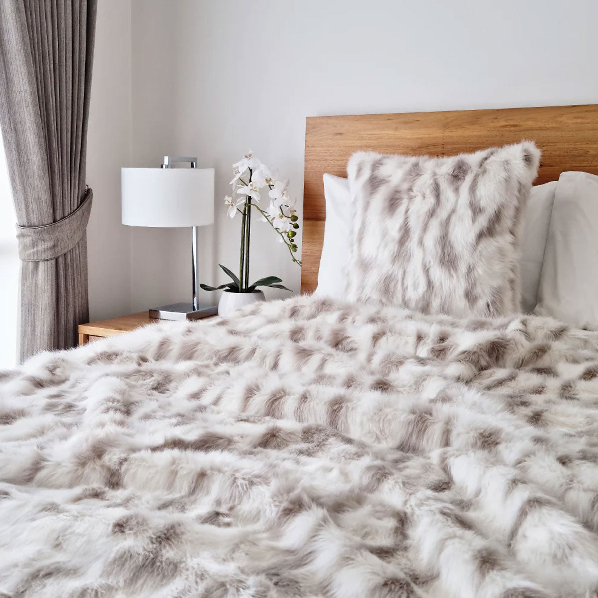 J Elliot Home Lynx Wild Cat Faux Fur Throw Rug 130 x 160cm V442-IDC-THROW-LYNX-IVORY-RE