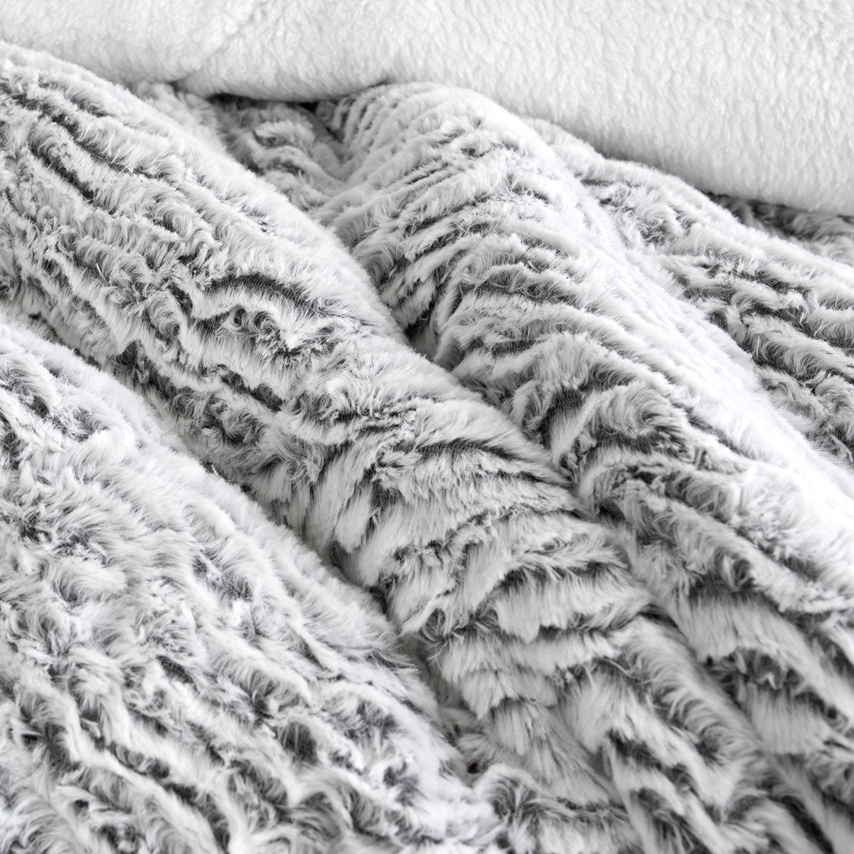Ardor Faux Fur Silver 3 Piece Comforter Set Queen/King V442-INT-COMFORTER-FAUXFUR-SILVER-QS