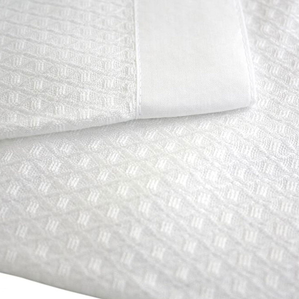 Rayon Bamboo Waffle Blanket Cot Size 140x120cm V442-JTC-BLANKET-BAMBOOWAFFLE-WHITE-CT