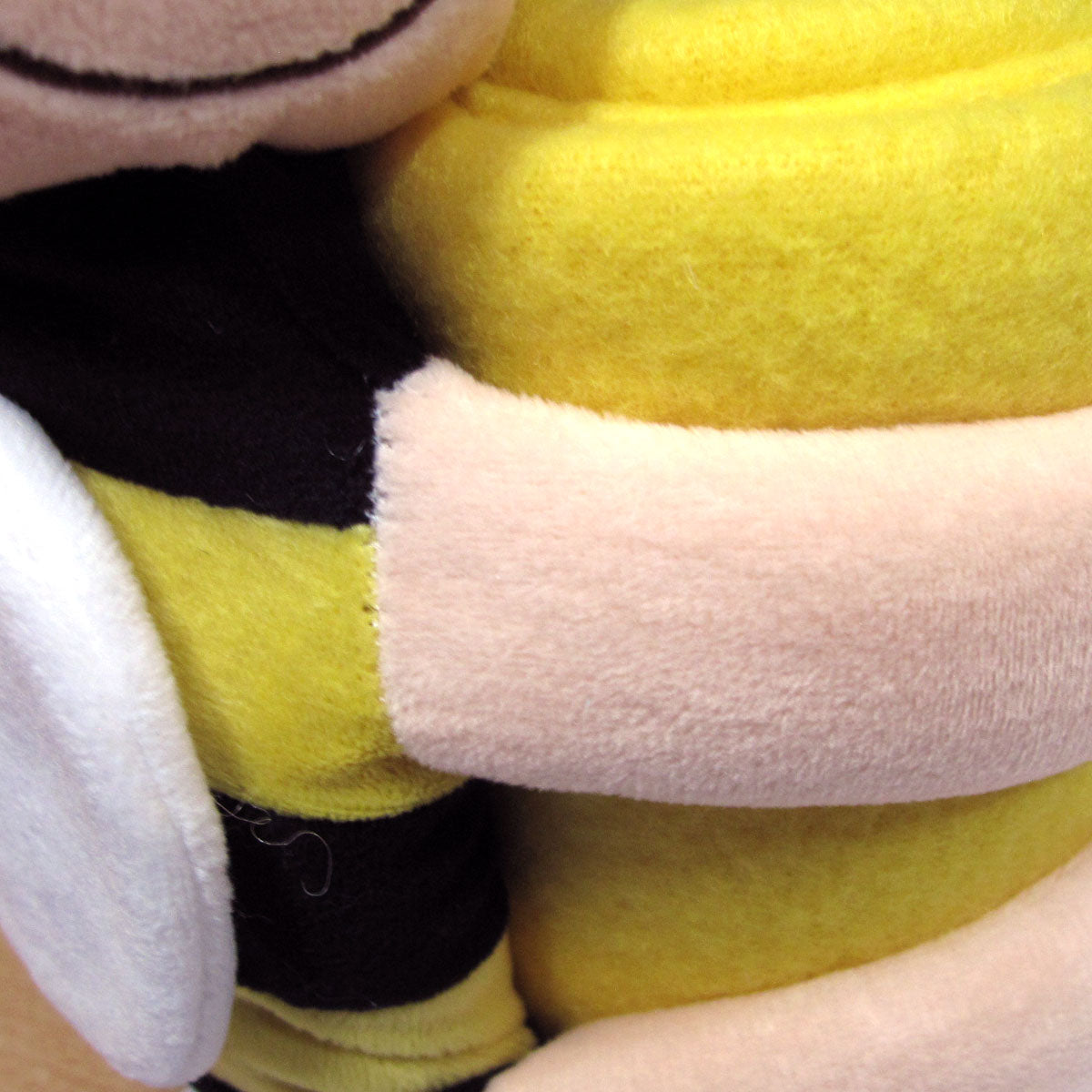 Baby Yellow Blanket with Toy Bumble Bee V442-JTC-THROW-BABYBEE-YELLOW-SH