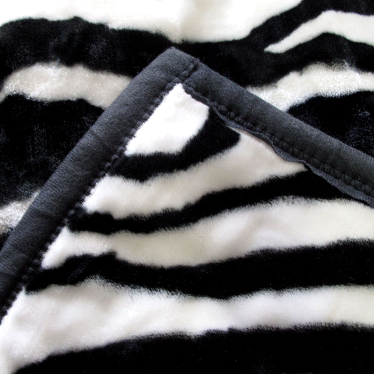 750gsm 3.5kg Double Layer Animal Print Faux Mink Blanket Queen 200x240 cm Wild Zebra V442-YTL-BLANKET-750GSMZEBRA-WHITE-QS
