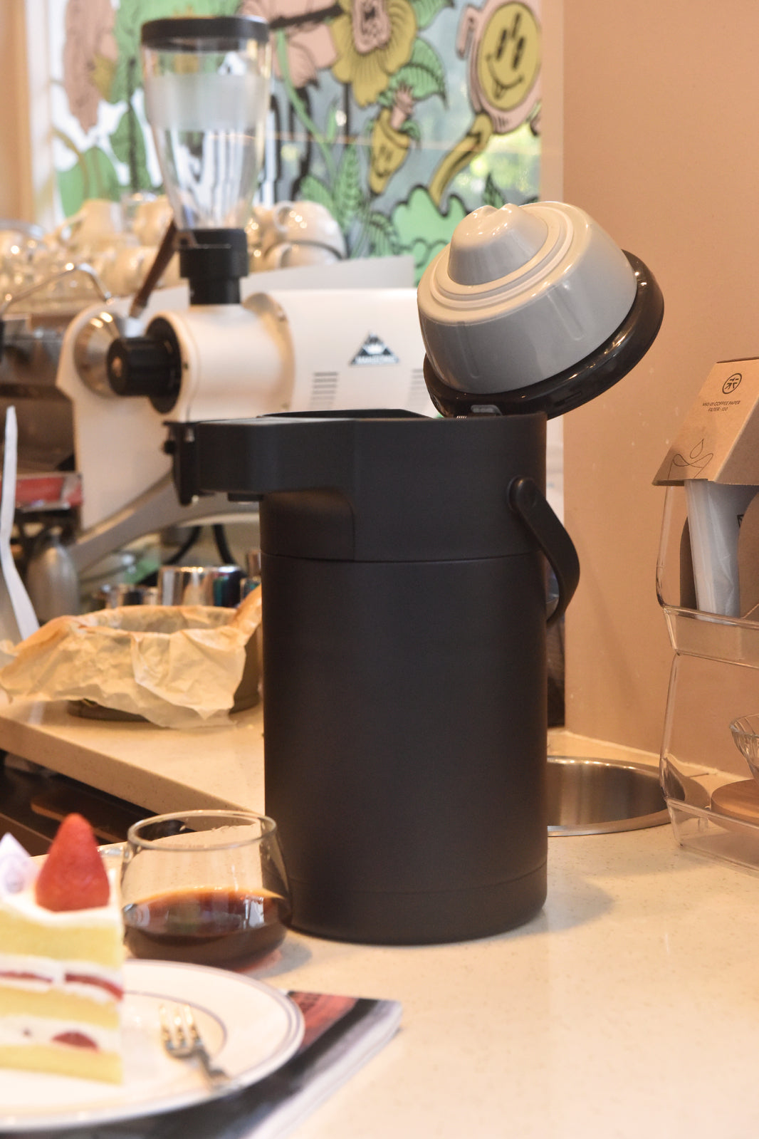 Kylin 304 Stainless Steel Air Press Pot Beverage Dispenser 2.5L - Black V445-C310985