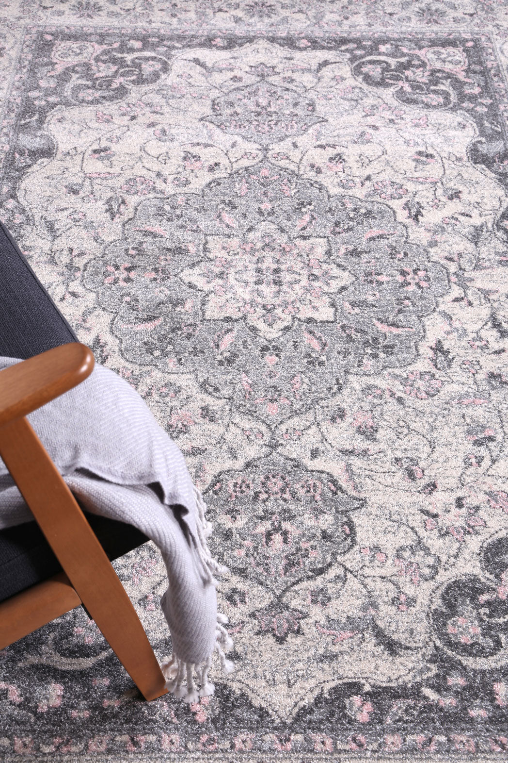 delicate-deli7 200x290 V516-DELI200DELI07