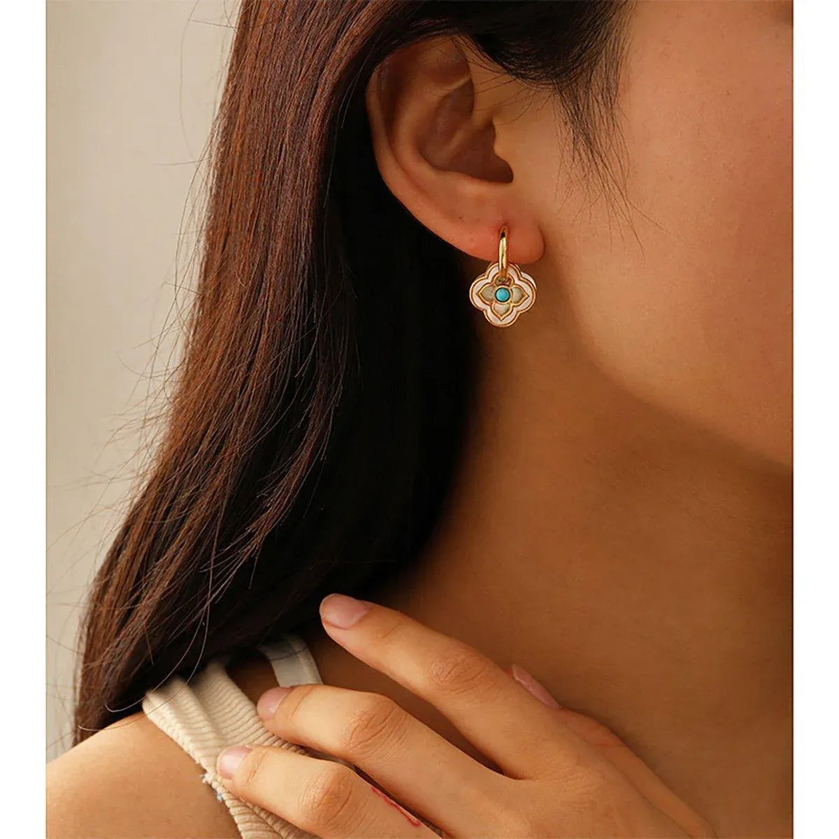 New Chinese Style Multi-Wear Natural Shell Four-Leaf Clover Earrings for Women V528-FOUR-LEAF-CLOVER-701396