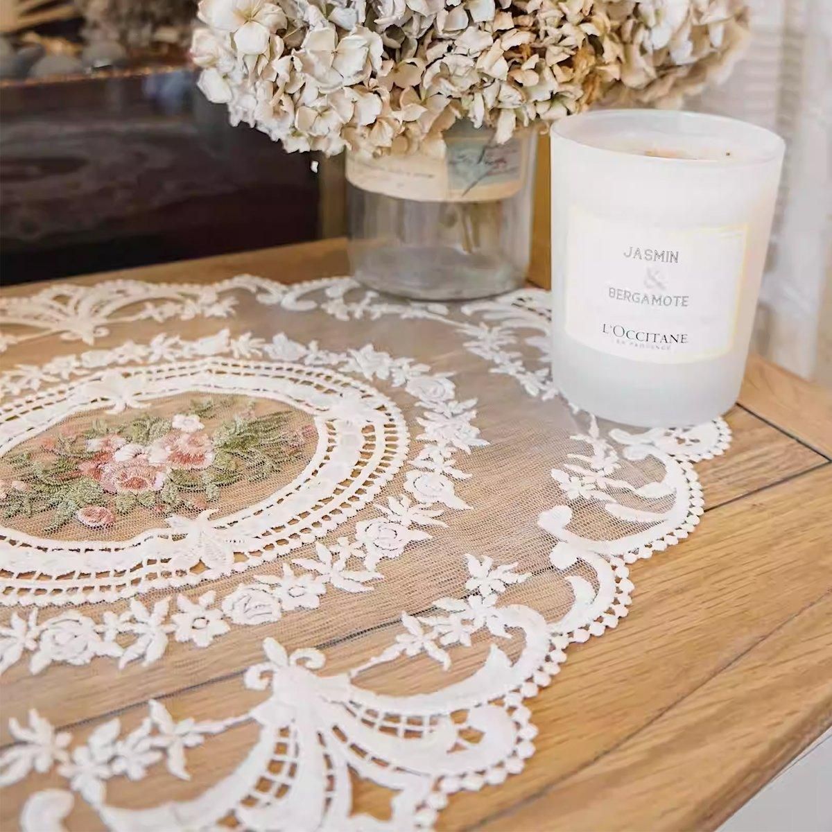 4 Pack Retro Lace Oval Placemats 31x42cm French Crochet Doilies 4 Colors Set - White V528-LACE-PLACEMAT-WHITE-4PCS-909133