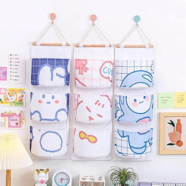 3 Pocket Hanging Storage Bag with Wooden Rod for Wall or Door Organisation - Bear V528-PY618-BEAR-422299