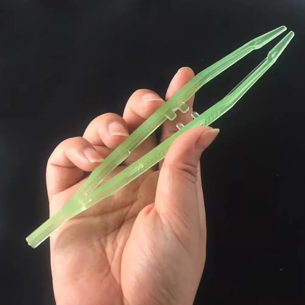 18cm Plastic Luminous Tweezer Feeding Tongs Straight for Reptile Feeder White V528-REPTILE-TWEEZERS-LUMINOUS-287045