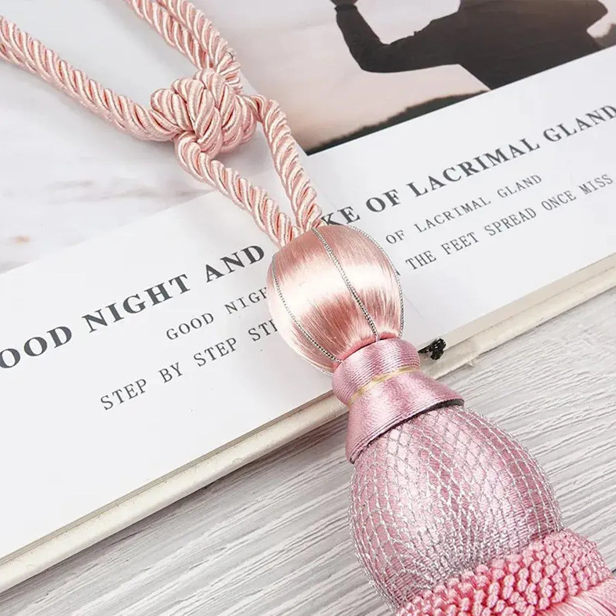 1pair Curtain Tiebacks Hanging Balls Tassel Rope Decorative Curtain Holders - Mauve Pink V528-TASSELBALL-2PCS-RUBBERPOWDER-592654