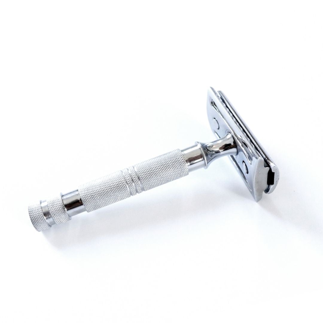 Stainless Steel Razor in Black Box V534-VA131