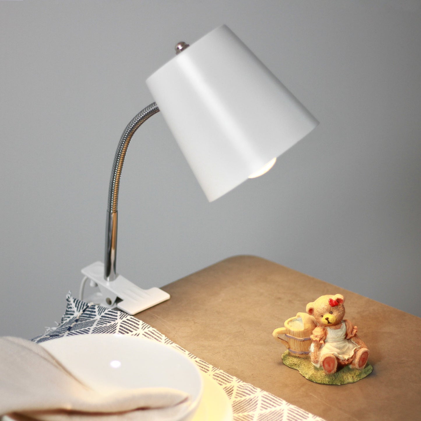 Ellie Table Lamp White V558-LL-27-0197W