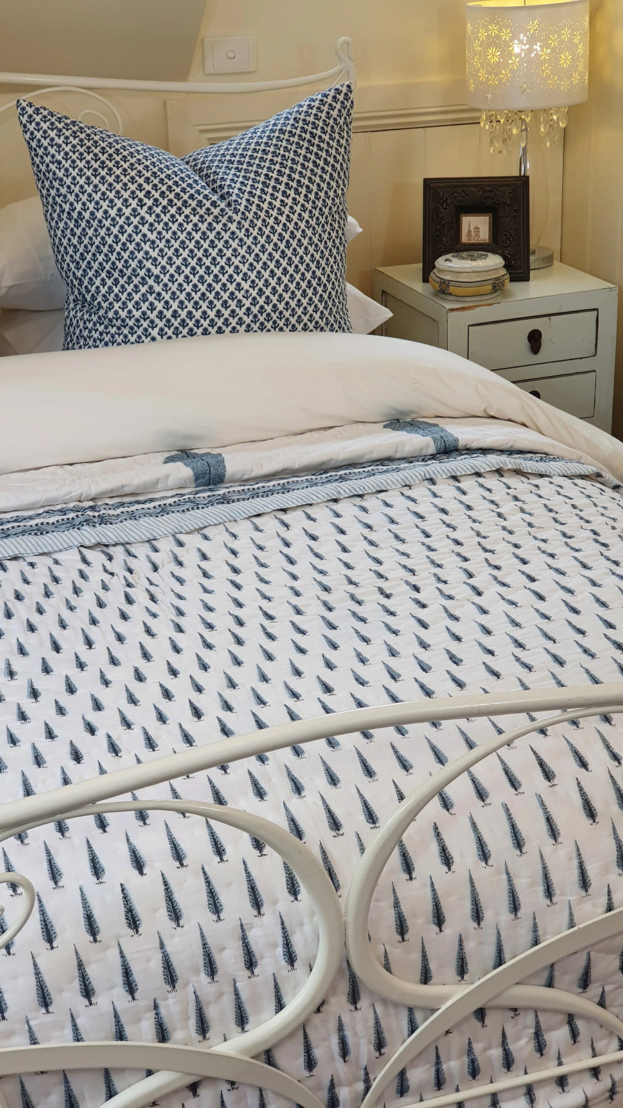 Kolka Pine Tree Reversible Quilt - Grey (King - 228 cm x 274 cm) V563-0033