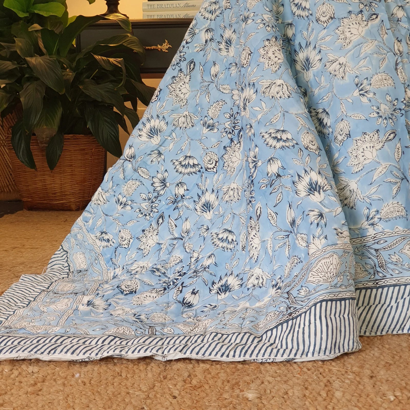 Wild Flower Ocean Reversible Quilt - Blue (Size: King 228 cm x 274 cm) V563-0097