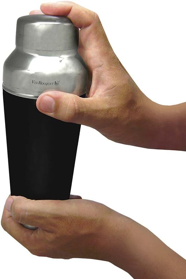 700ml Vin Bouquet Cocktail Shaker Shaker with Strainer in Silver/Black V563-13645