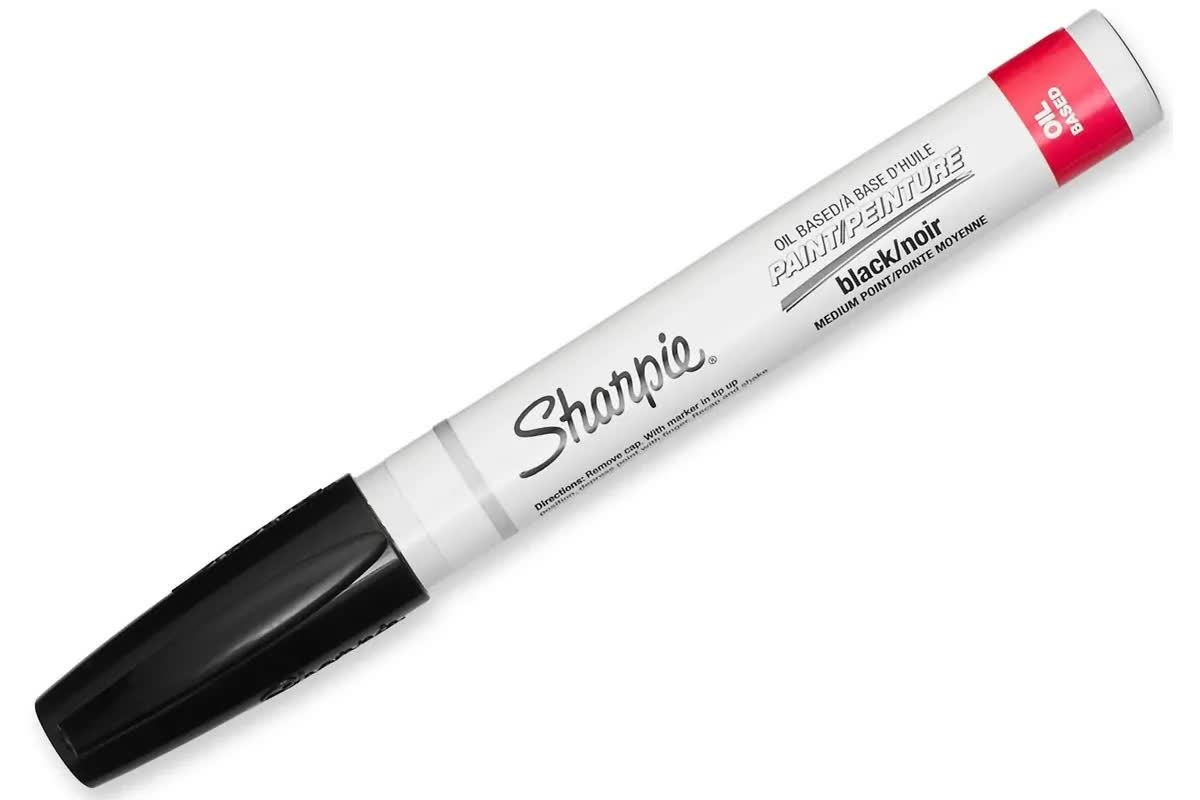 Sharpie Oil-Based Paint Marker - Medium Black V563-81972-1PK