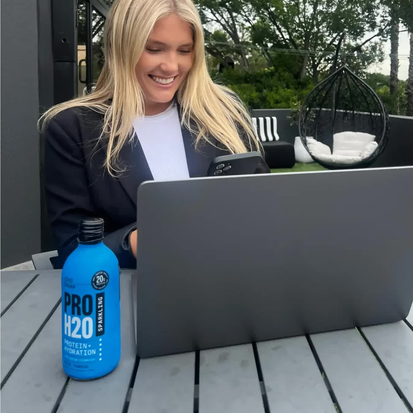 PRO H20 Sparkling 20g Protein Hydration Drink Zero Sugar Hydrate - Blue Tongue V563-PRO-BLUE
