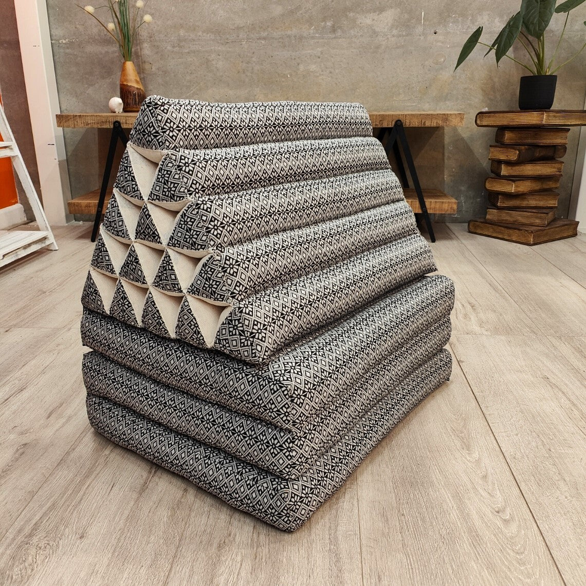 [Jumbo] THREE FOLDS Thai Triangle Pillow Foldout Daybed TTP15FLAKE V574-TTP15FLAKE