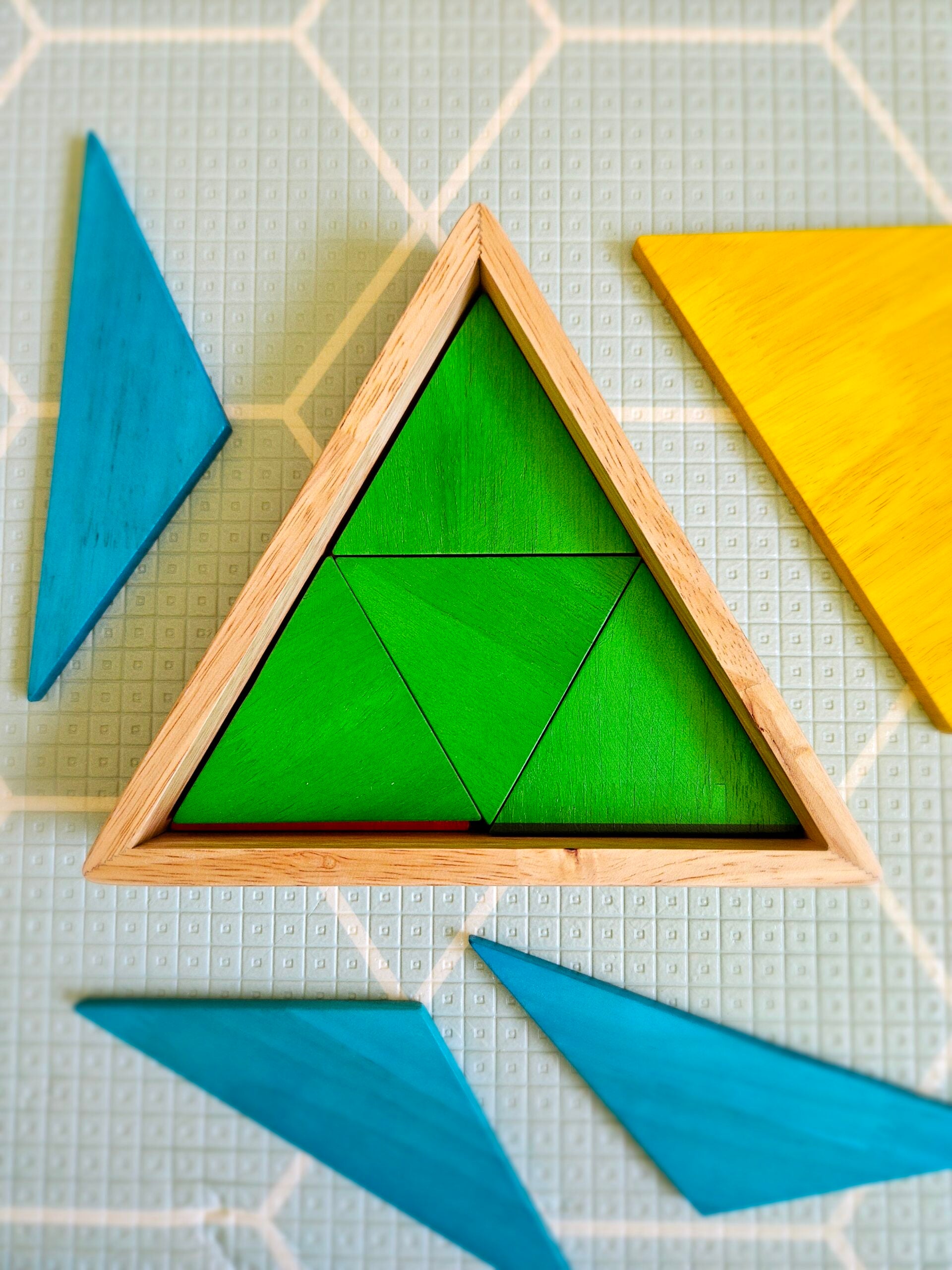 Montessori Triangle V59-375
