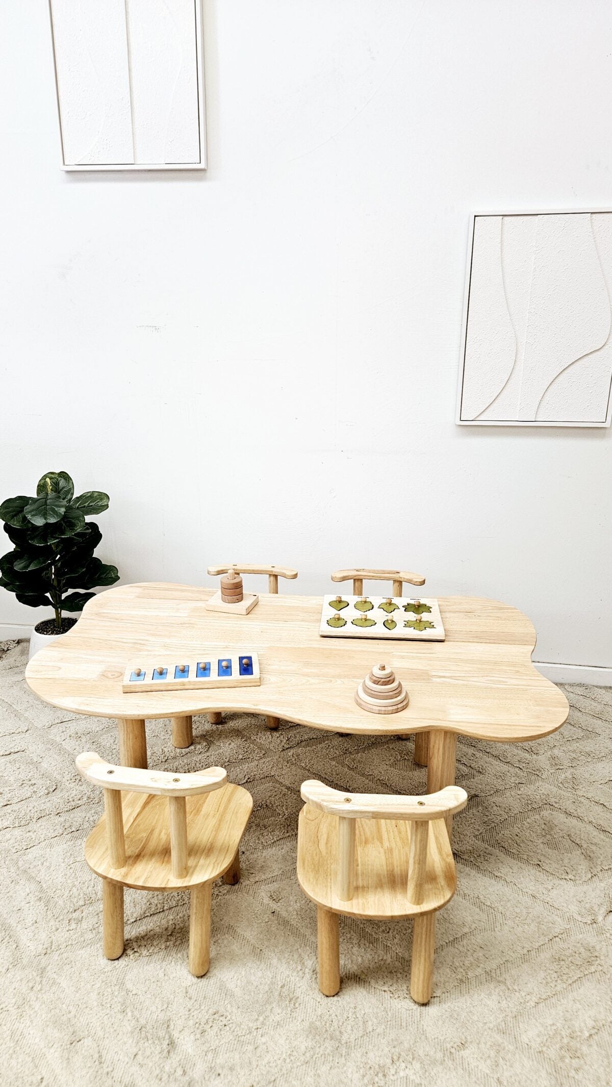 Child hardwood cloud table with 4 chairs V59-393