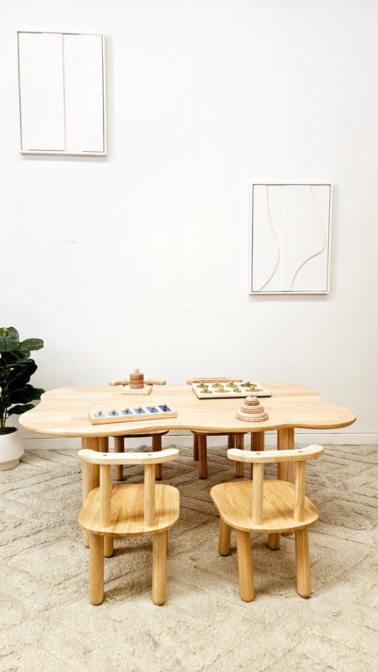 Child hardwood cloud table with 4 chairs V59-393