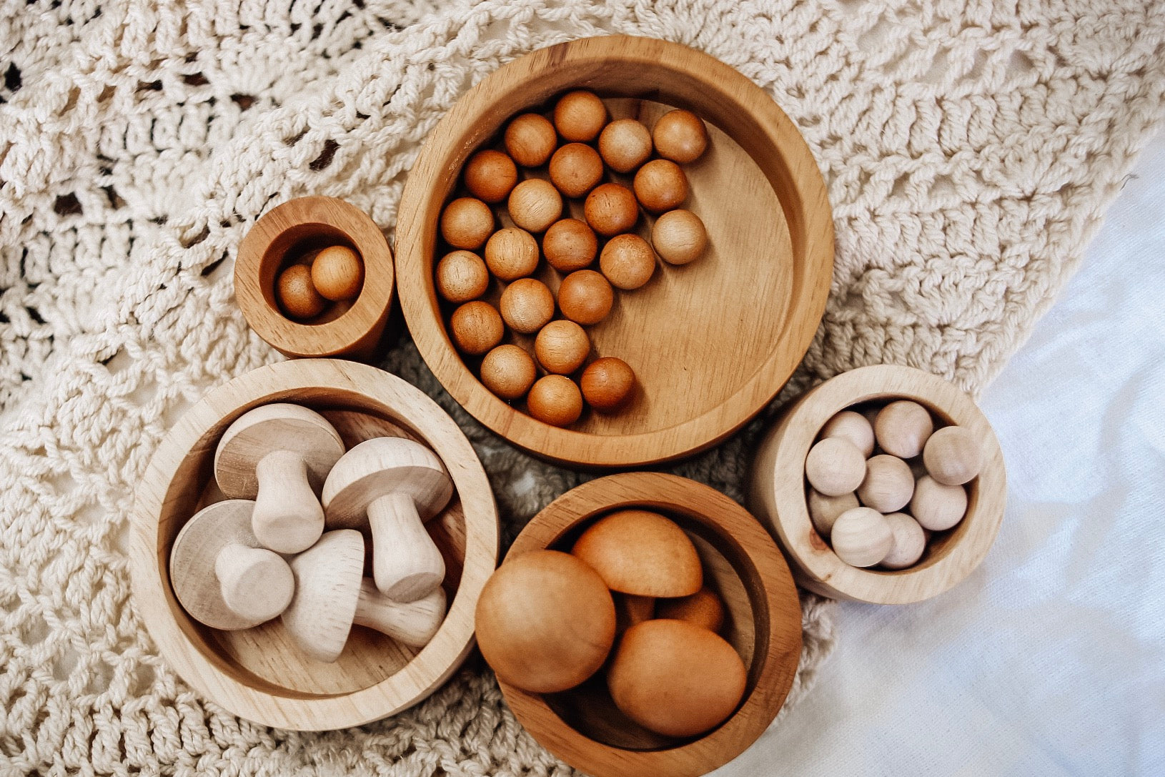 2 Tones Stacking and nesting bowls V59-515