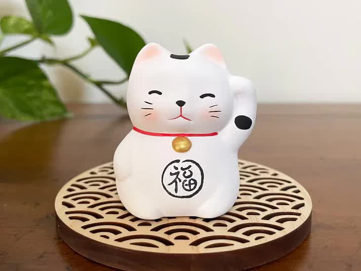Okimono White Maneki Neko V637-C0013