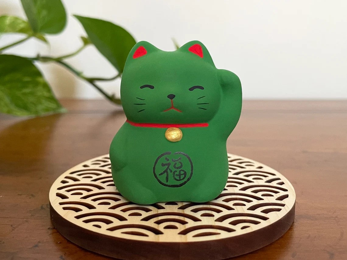 Okimono Lavender Maneki Neko V637-C0017