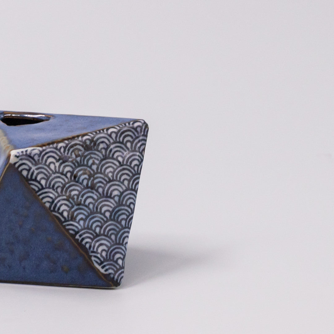 Vase Triangular Indigo Wave 130ml V637-C0997A