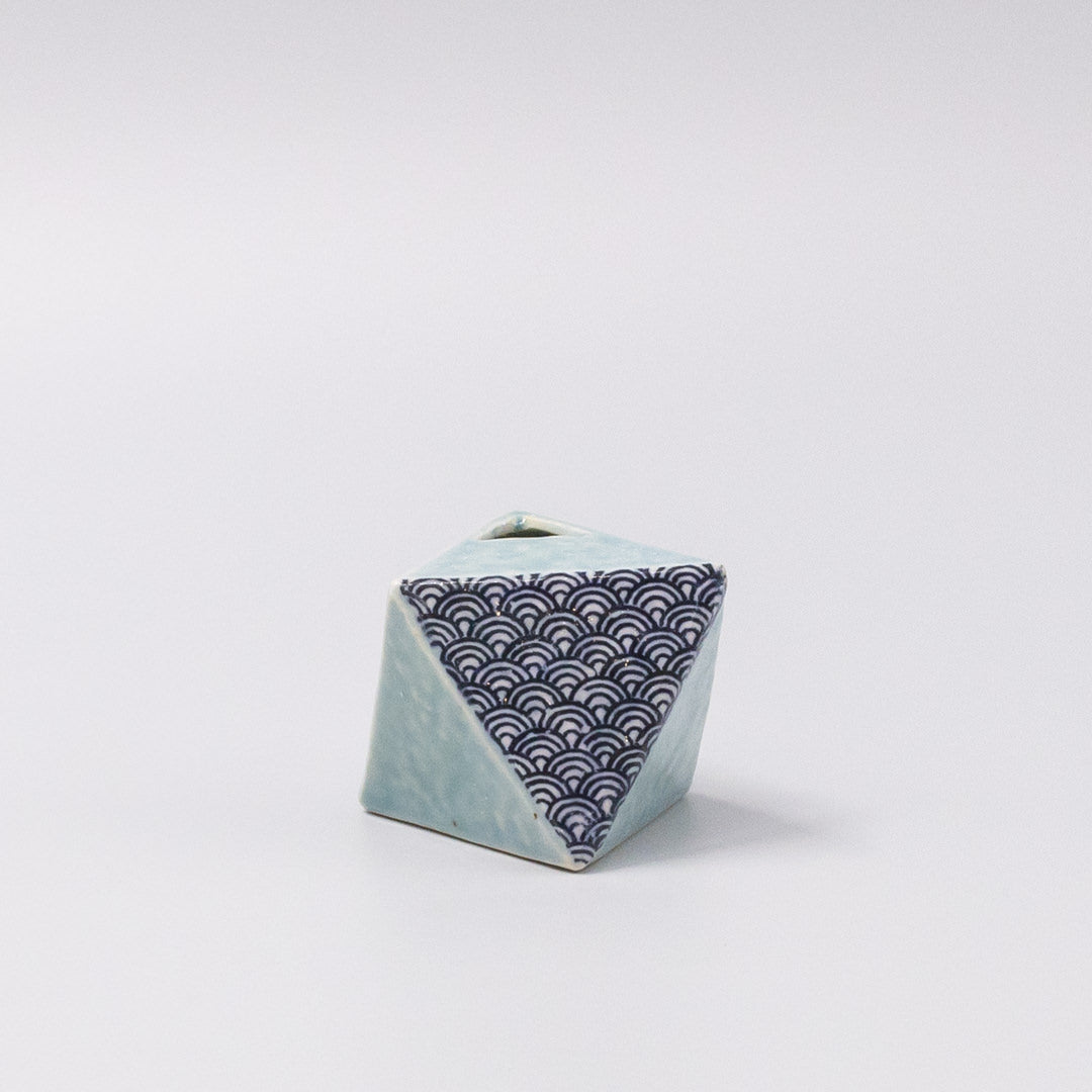 Vase Turquoise Wave 4.5H Triangular V637-C0997C