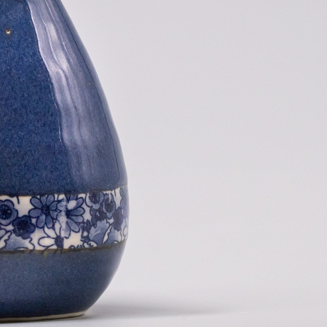 Vase Pinecone 10H Indigo Yuzen V637-C0999A