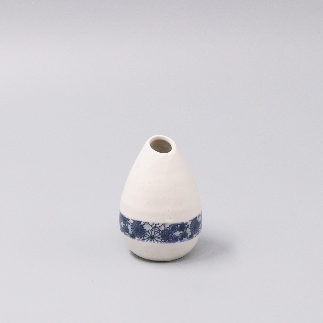 Vase Pinecone 10H White Yuzen V637-C0999B