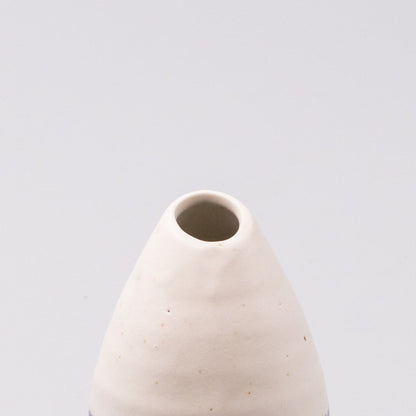 Vase Pinecone 10H White Yuzen V637-C0999B