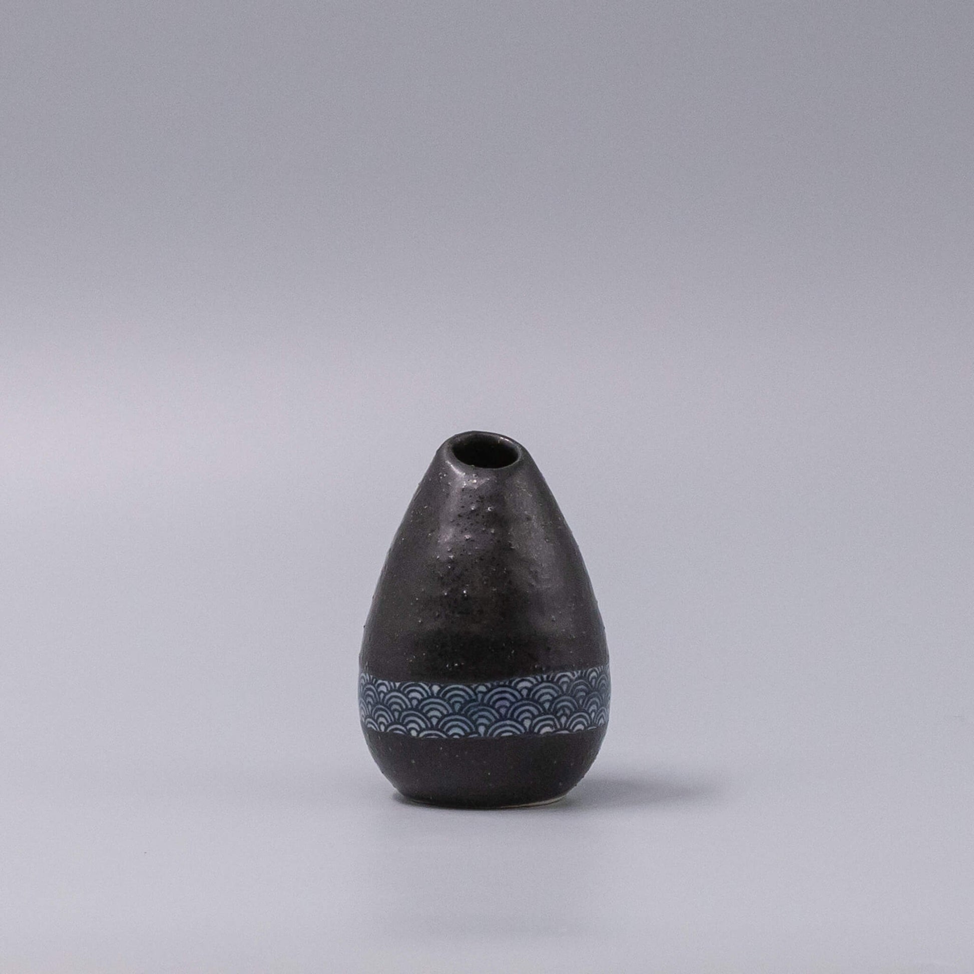 Vase Pinecone 10H Black Wave Design V637-C0999C