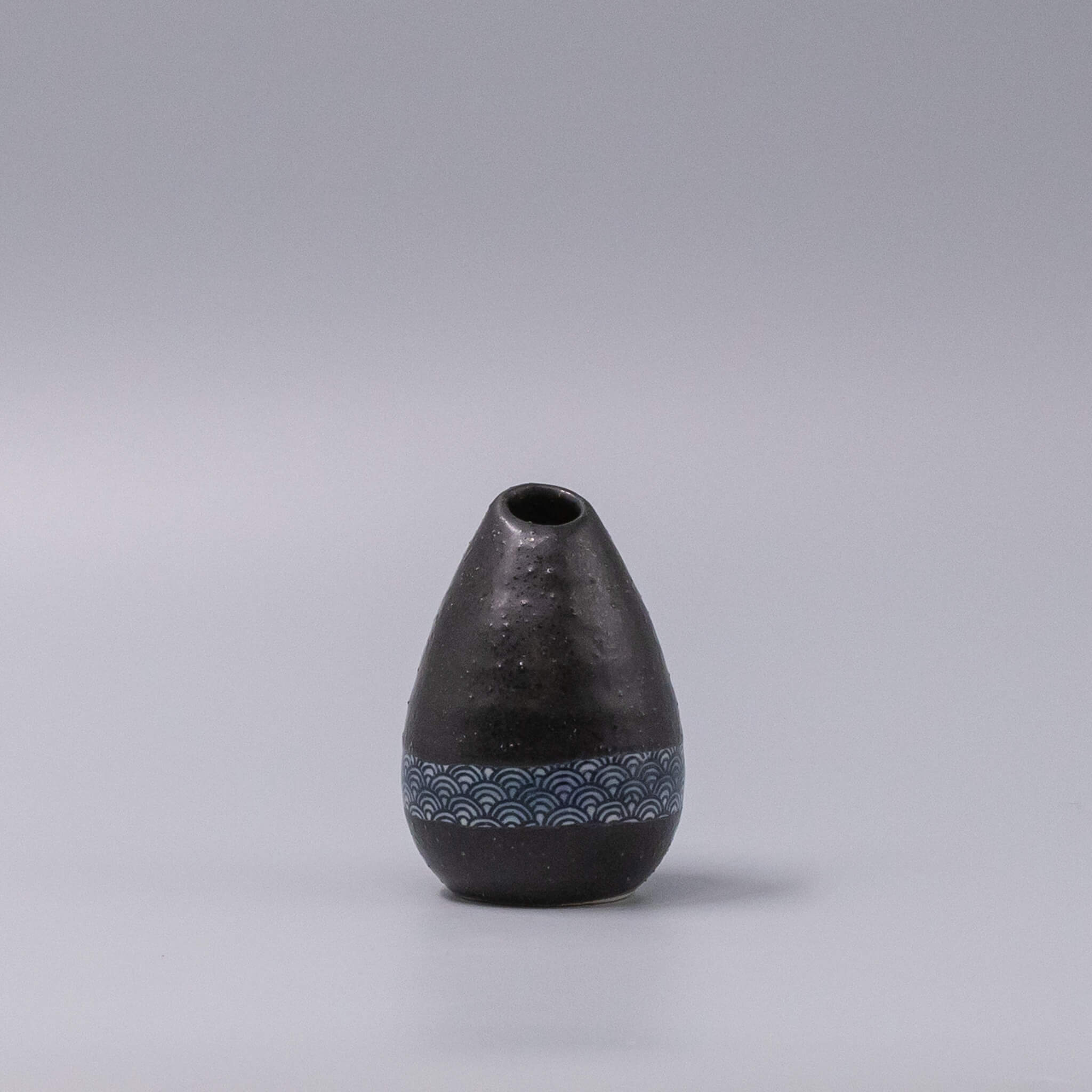 Vase Pinecone 10H Black Wave Design V637-C0999C