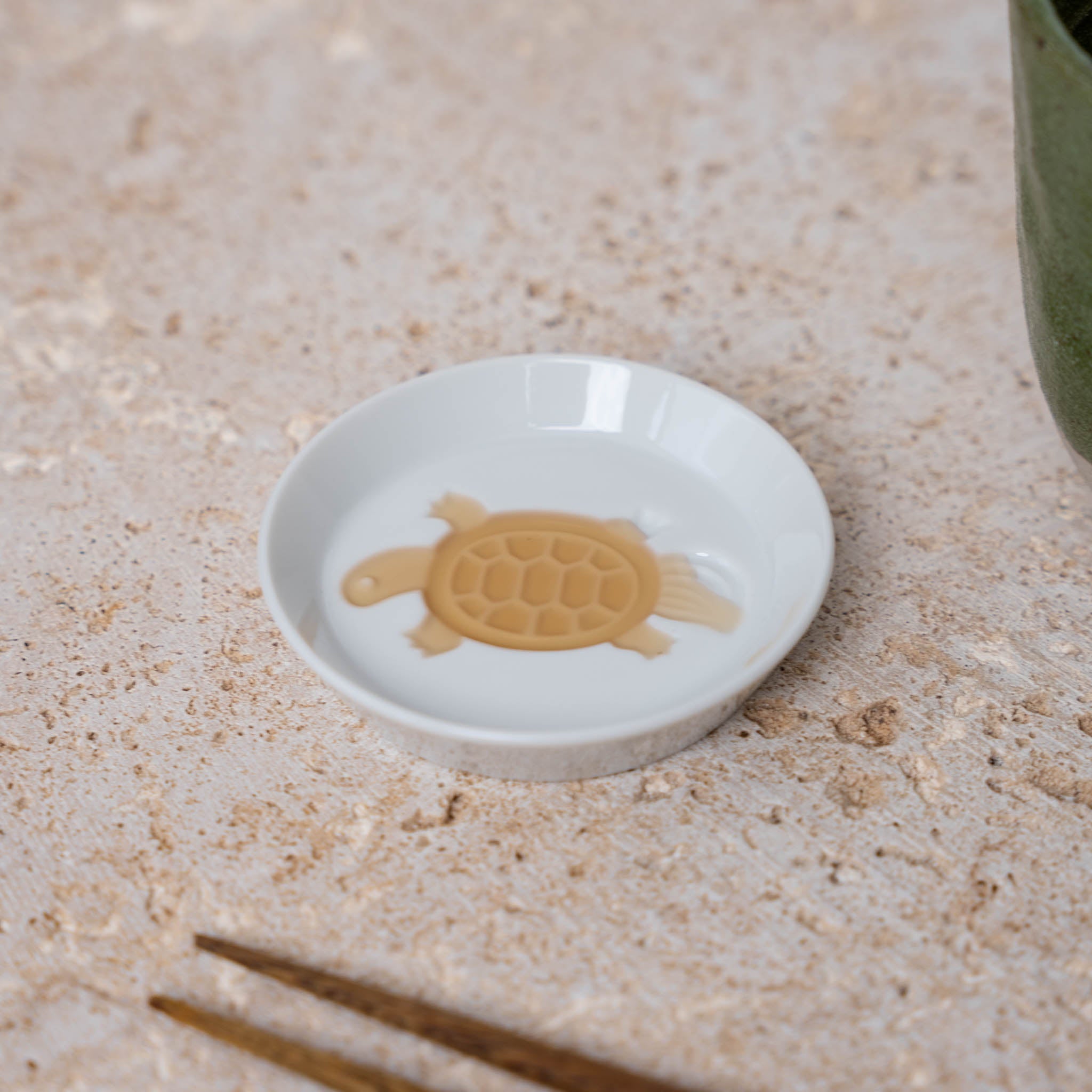 Sauce Dish Silhouette Tortoise V637-C1074