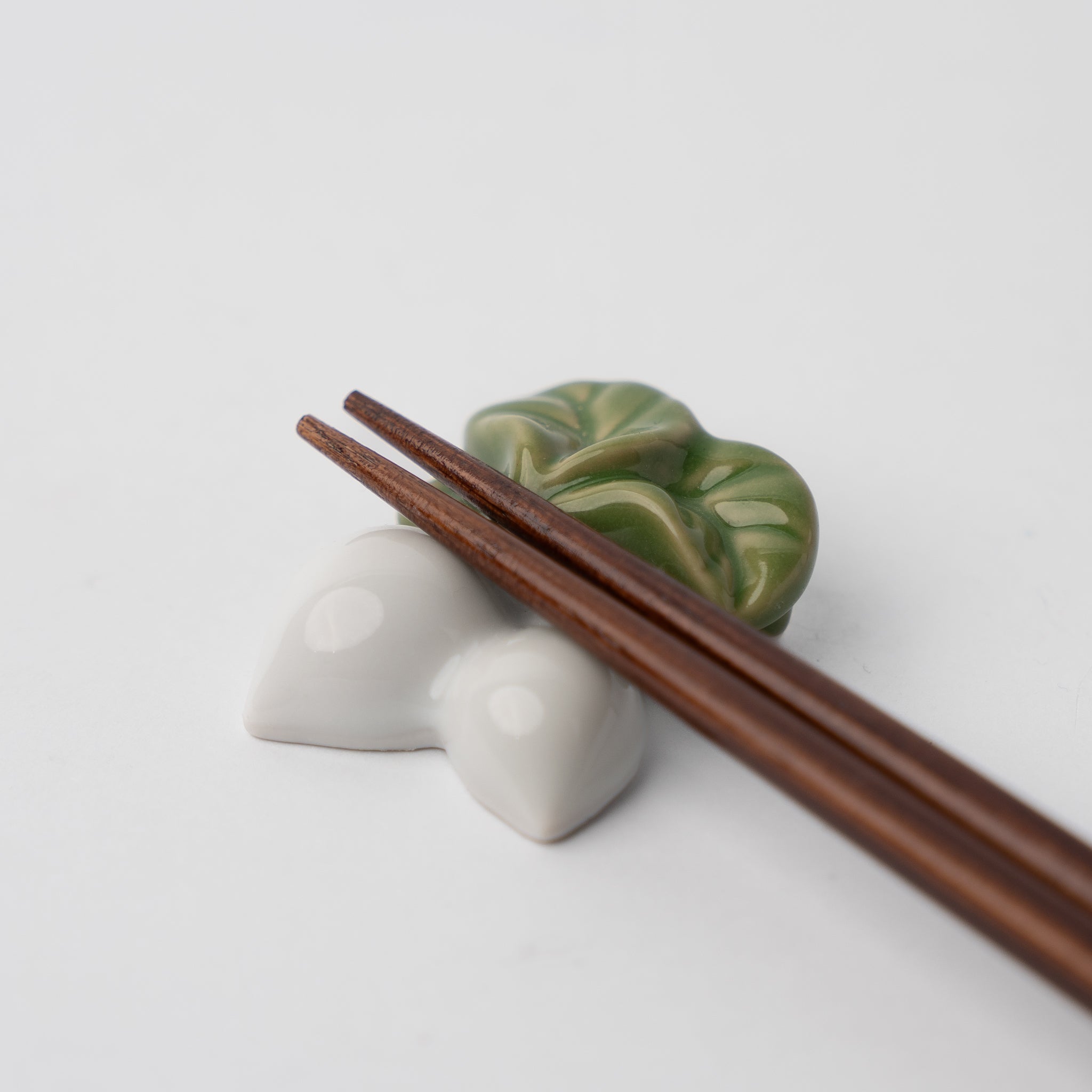 Chopstick Rest White & Green Radish V637-C1666