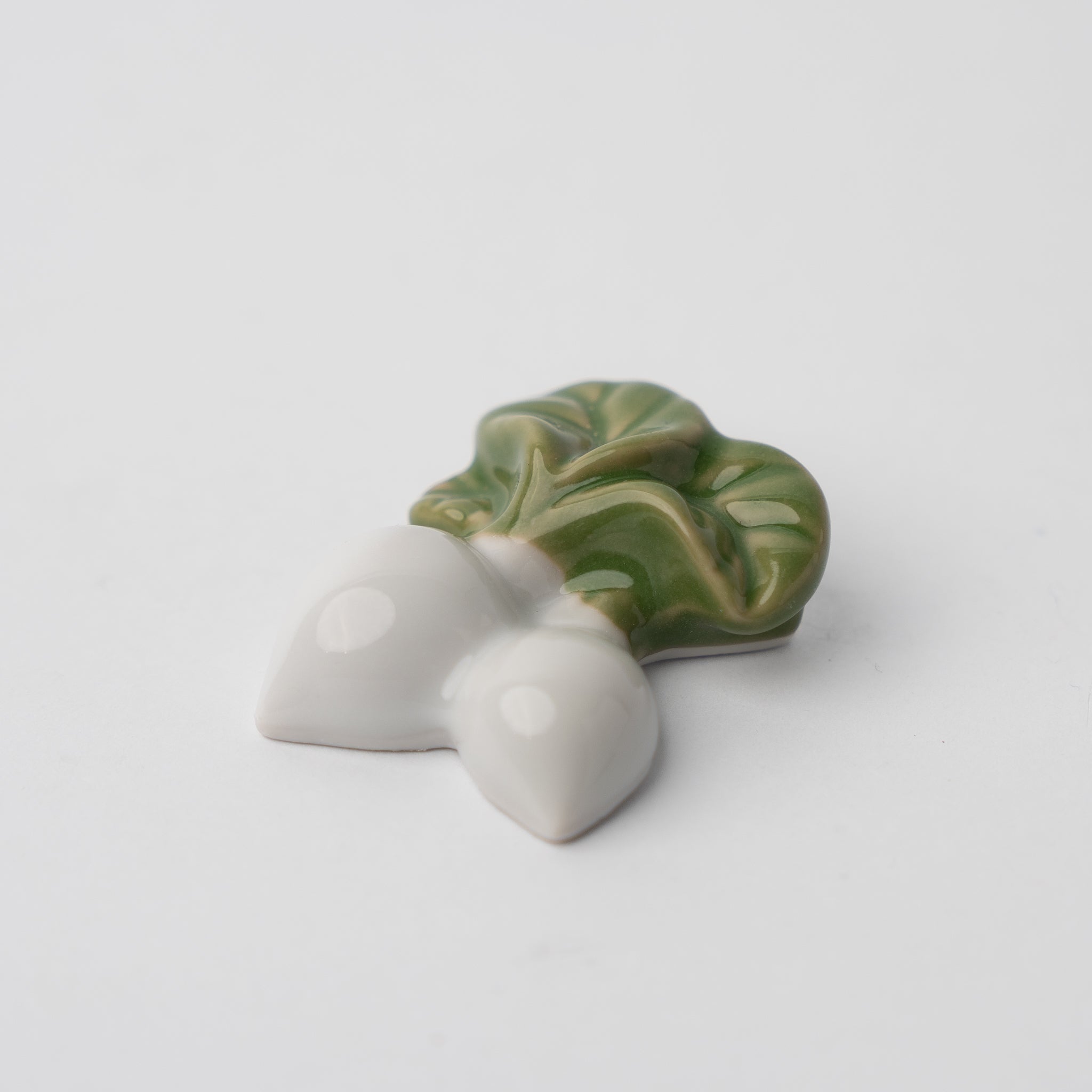 Chopstick Rest White & Green Radish V637-C1666