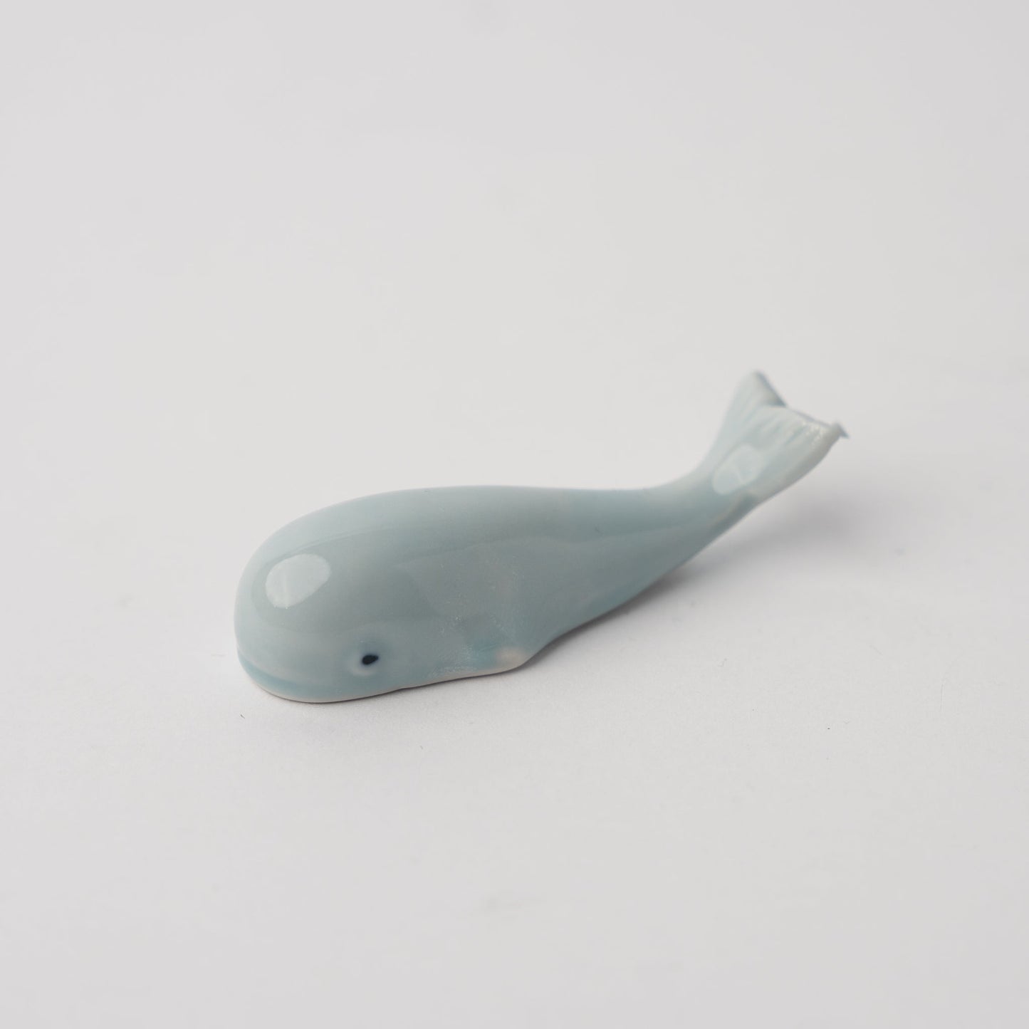 Chopstick Rest Ice Blue Whale V637-C1670