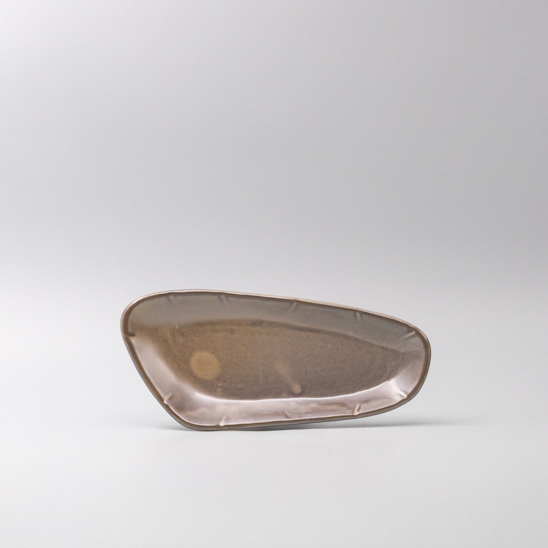 Organic Triangular Plate 27cm V637-C4163