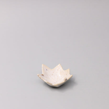 Sauce Dish Maple Leaf 6cm Ivory Fleck V637-C5201