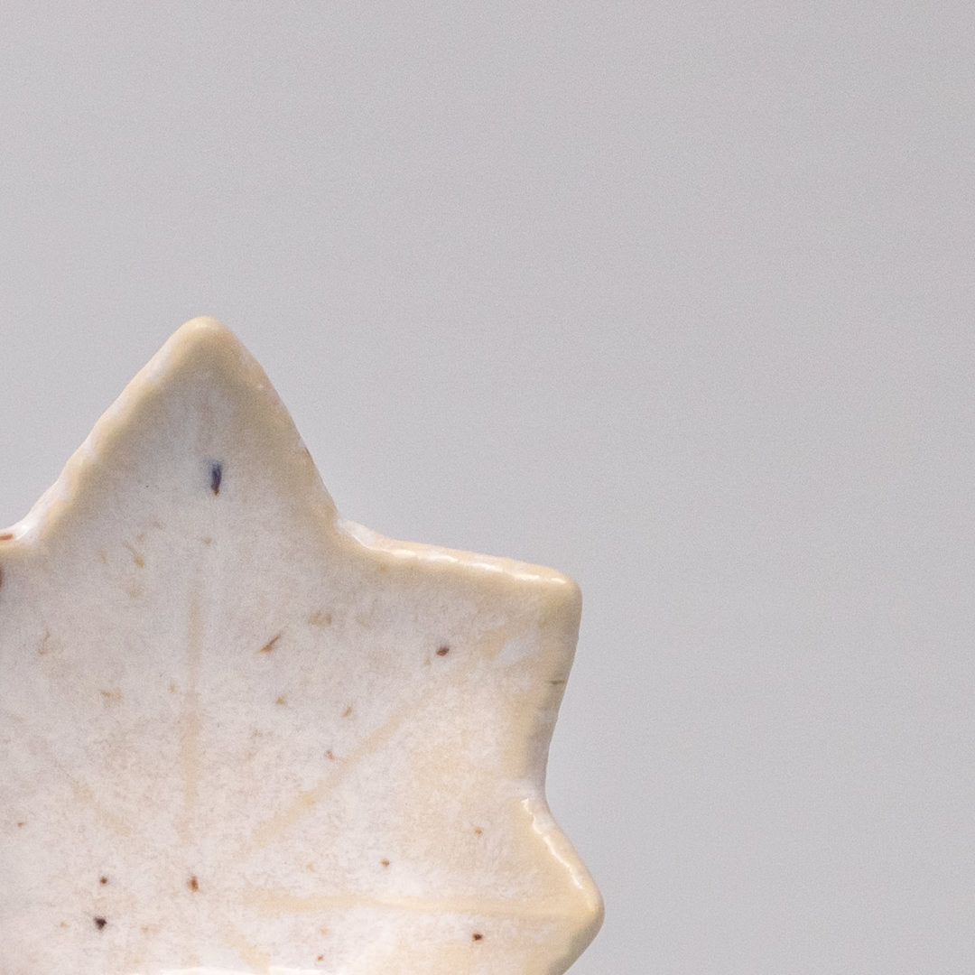 Sauce Dish Maple Leaf 6cm Ivory Fleck V637-C5201