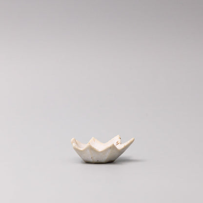 Sauce Dish Maple Leaf 6cm Ivory Fleck V637-C5201