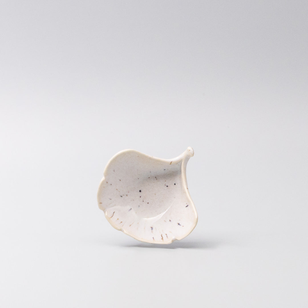 Gingko Leaf Sauce Dish 30ml Ivory Fleck V637-C5202
