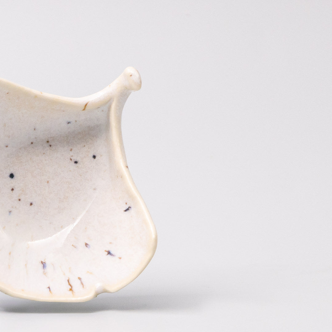 Gingko Leaf Sauce Dish 30ml Ivory Fleck V637-C5202
