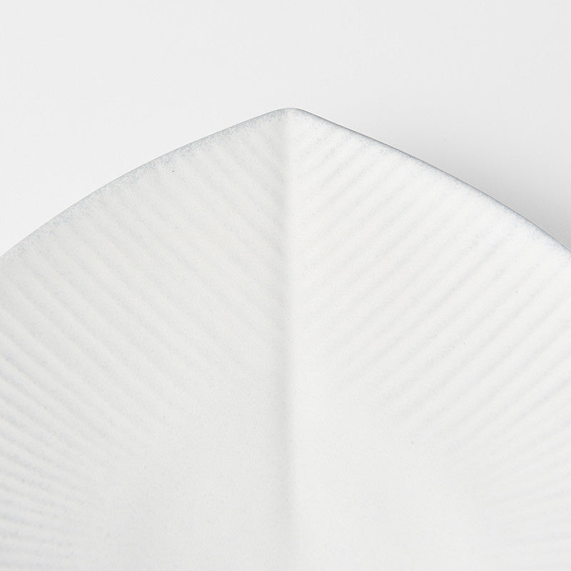 Plate 17.5cm Snow Leaf Glaze V637-C7611