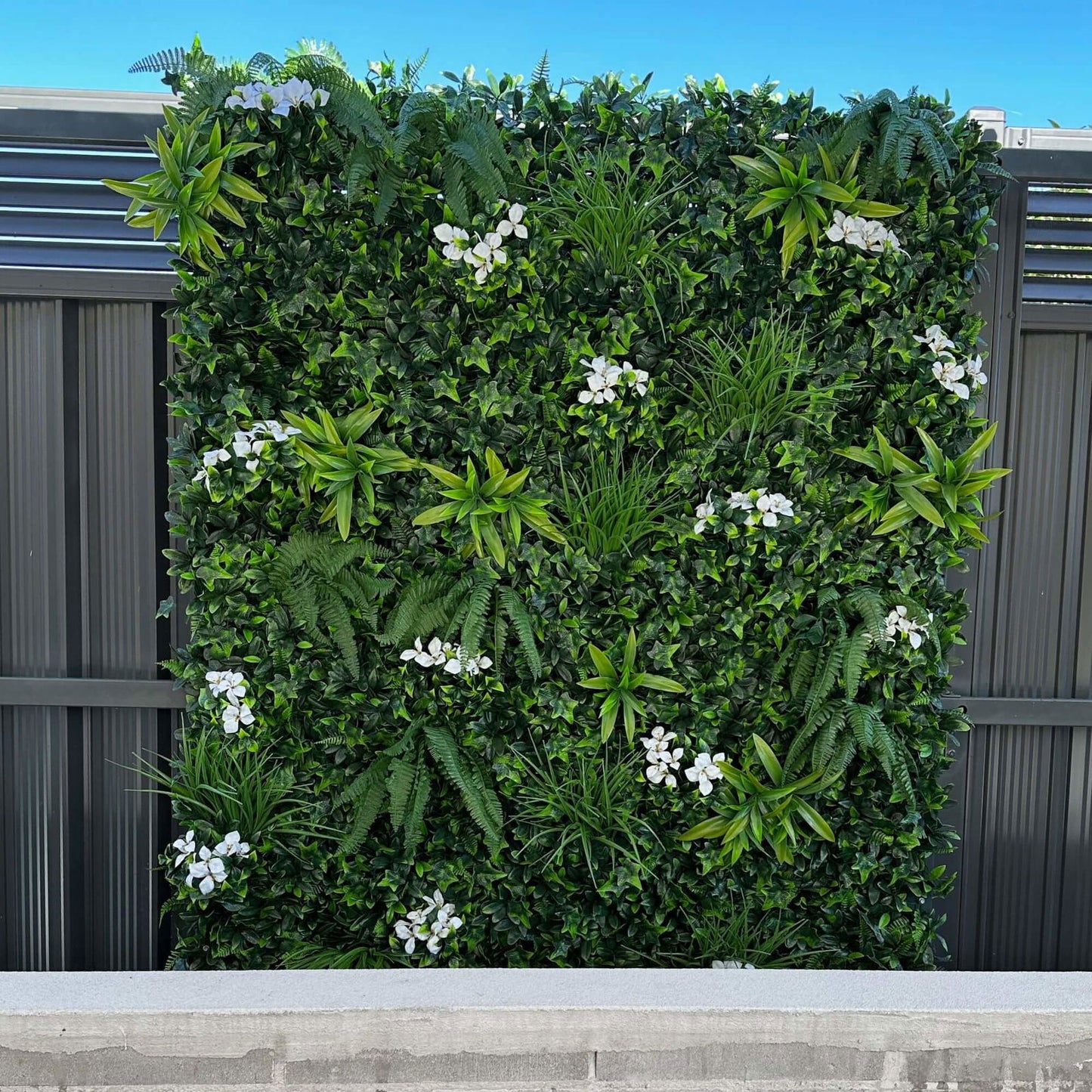 Luxury Snowy White Vertical Garden / Green Wall UV Resistant 100cm x 100cm V637-DP1019049