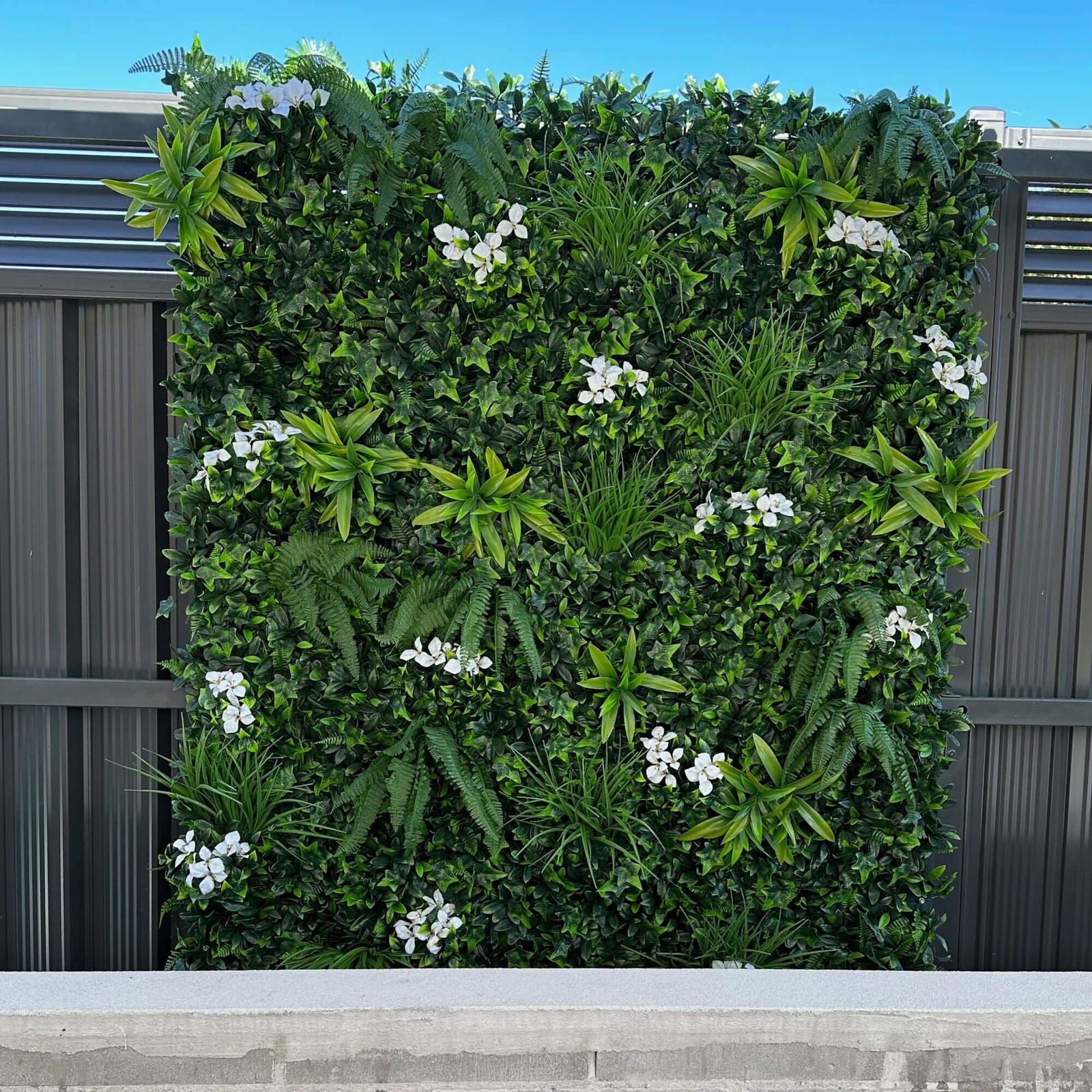 Luxury Snowy White Vertical Garden / Green Wall UV Resistant 100cm x 100cm V637-DP1019049