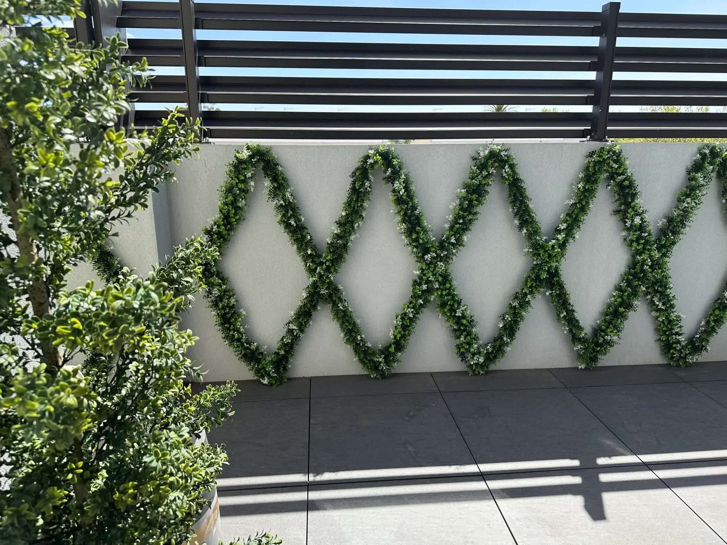Artificial Extendable Hanging Flowering White Eucalyptus Vine UV Resistant 55cm V637-DP22574